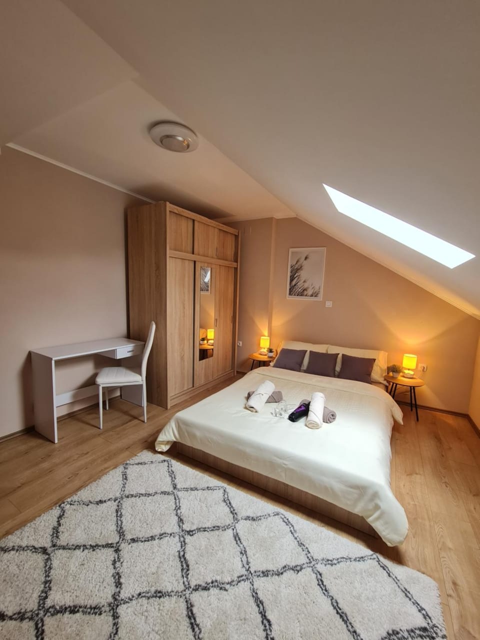 Bedroom, towels