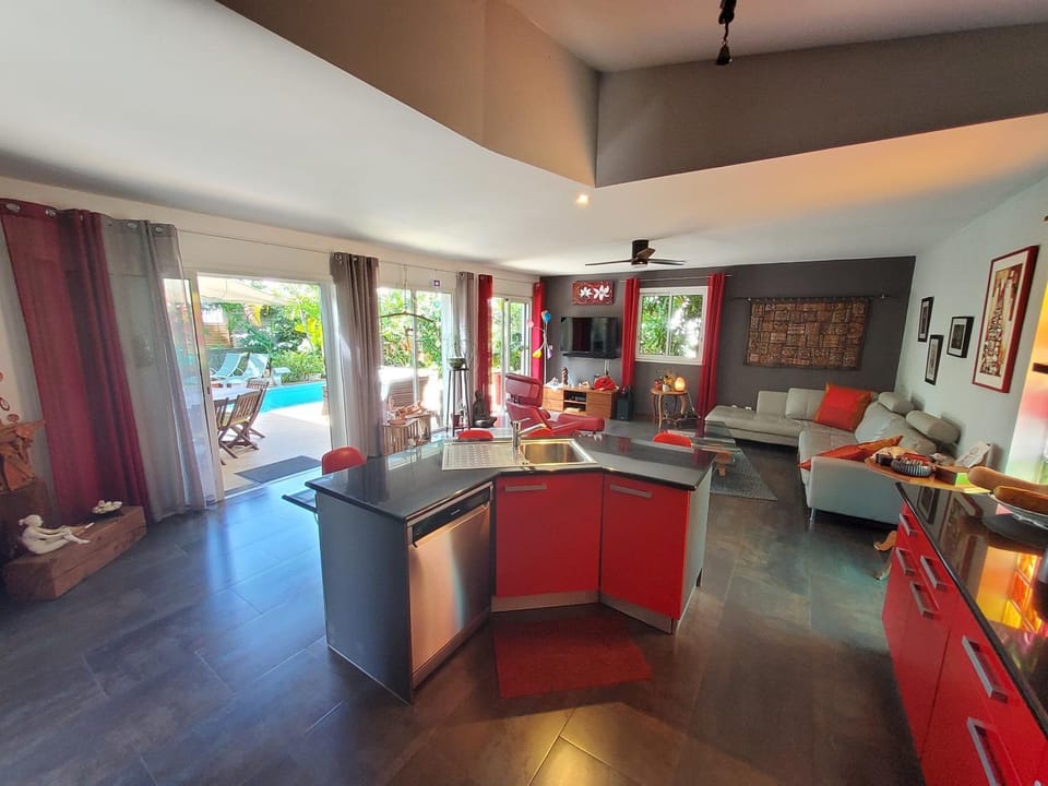Kitchen or kitchenette, Living room