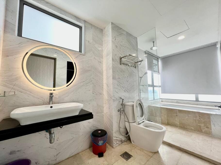 Melaka Silverscape Stay -3room/8pax/55'tv/TV-Box Apartment in Malacca