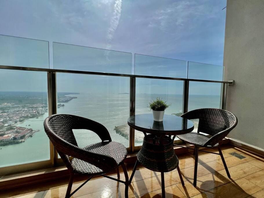 Melaka Silverscape Stay -3room/8pax/55'tv/TV-Box Apartment in Malacca