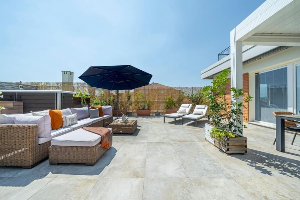 [Via Indipendenza] – Attico di lusso con Piscina Apartment in Bologna