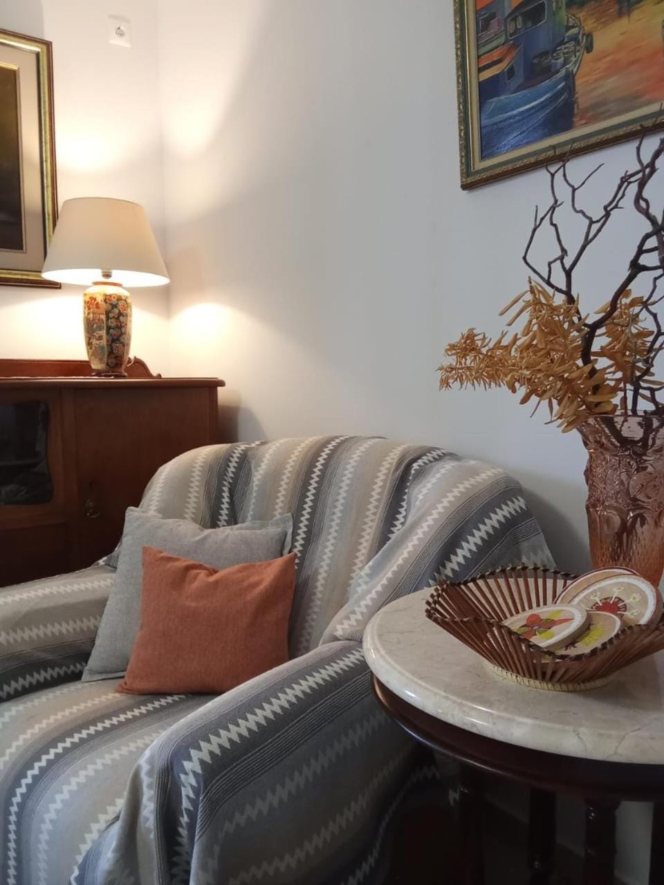 Living room, Decorative detail, Seating area