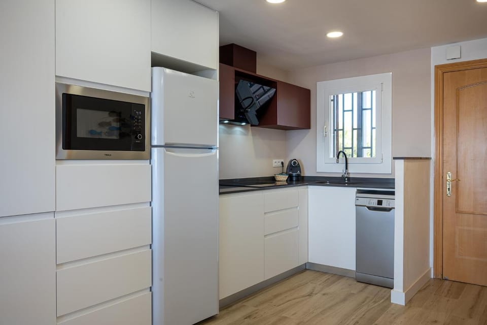 Kitchen or kitchenette, dishwasher, oven, stove