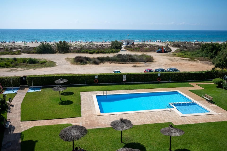 Pool view, Sea view