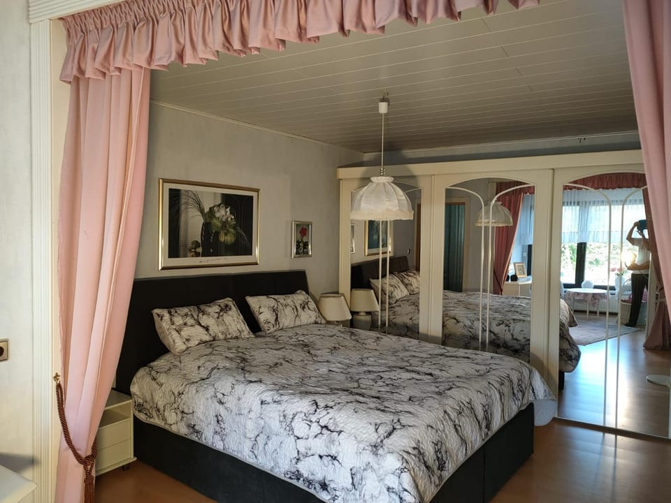 Bed, Bedroom, wardrobe