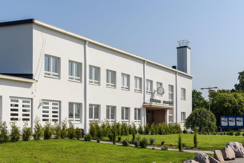 Property building, Facade/entrance, Garden view