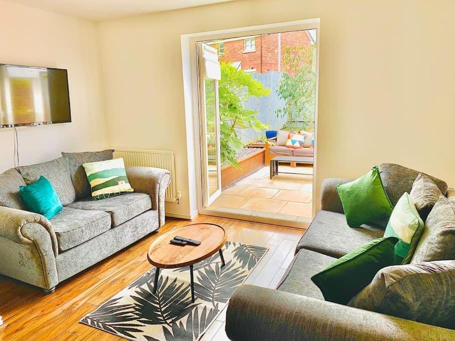 Living room, Garden view