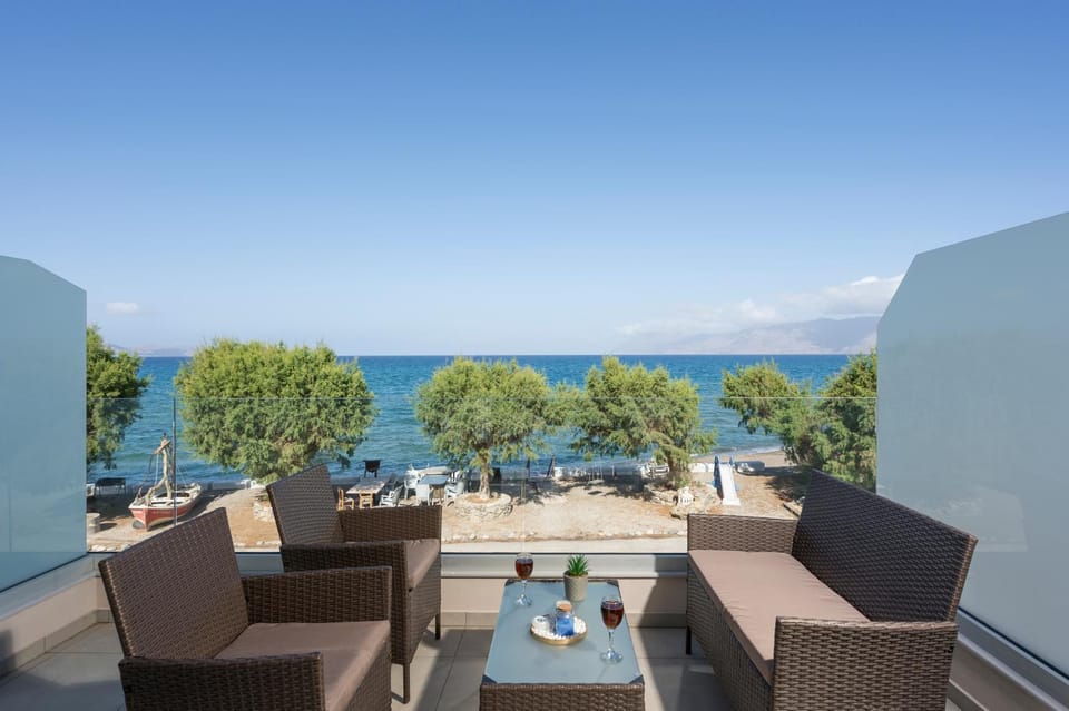 Day, Natural landscape, View (from property/room), Balcony/Terrace, Seating area, Sea view