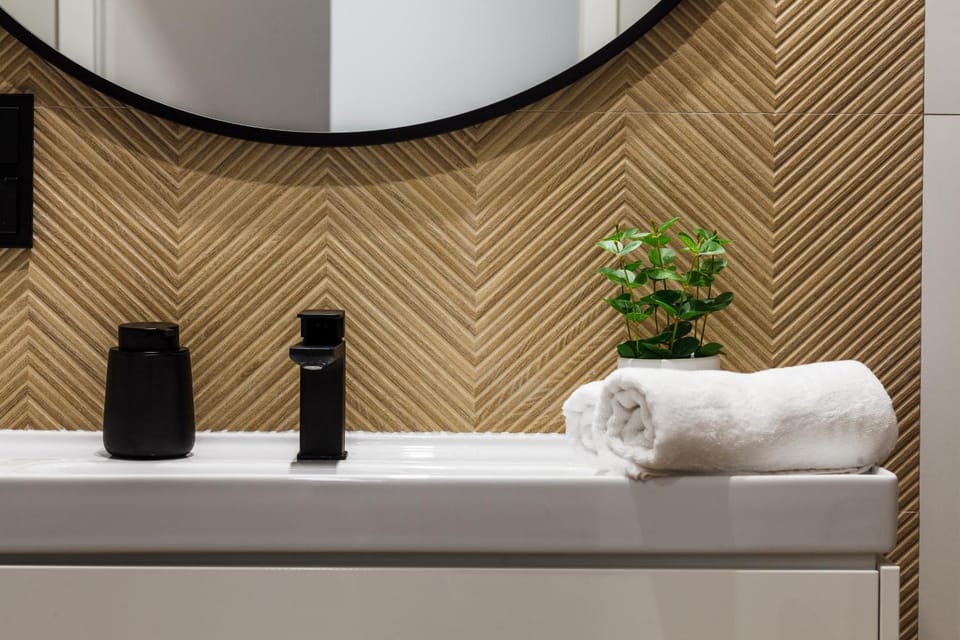 Bathroom, towels