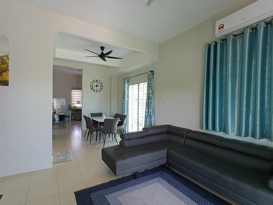 D' Tronoh Home House in Perak Tengah District