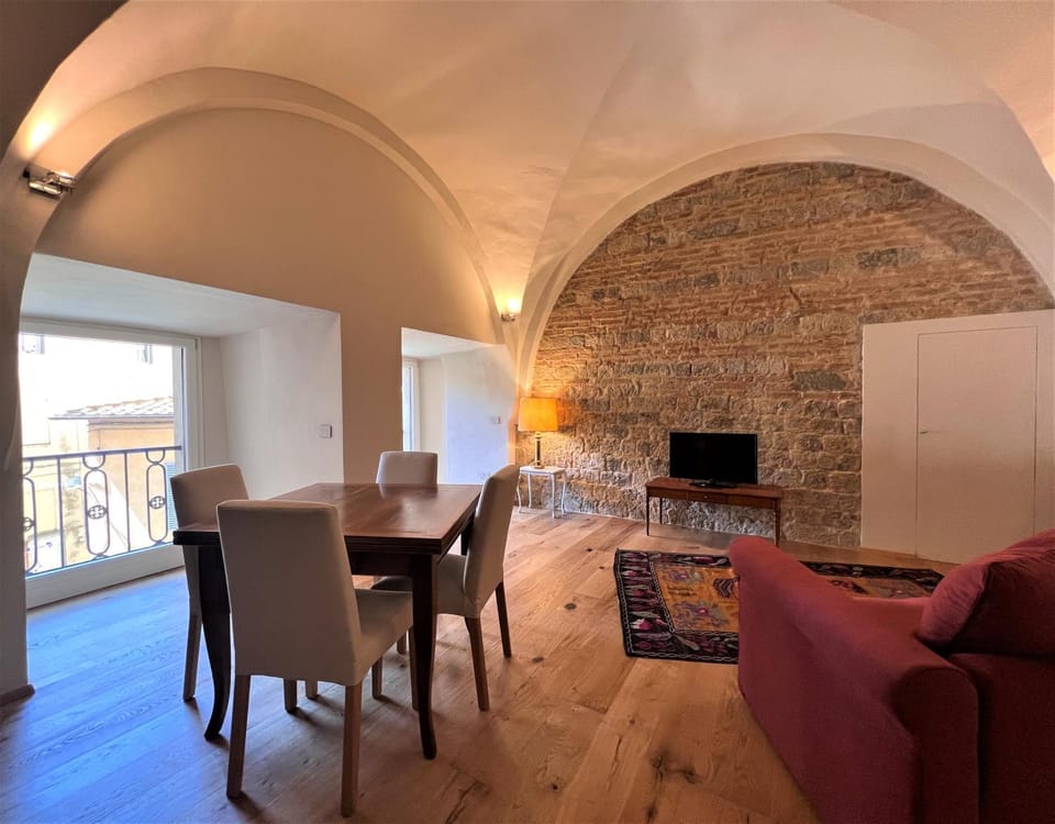 Communal lounge/ TV room, TV and multimedia, Living room, Seating area, Dining area, Evening entertainment