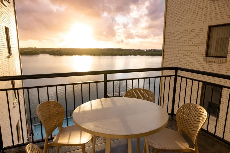 Natural landscape, Balcony/Terrace, River view