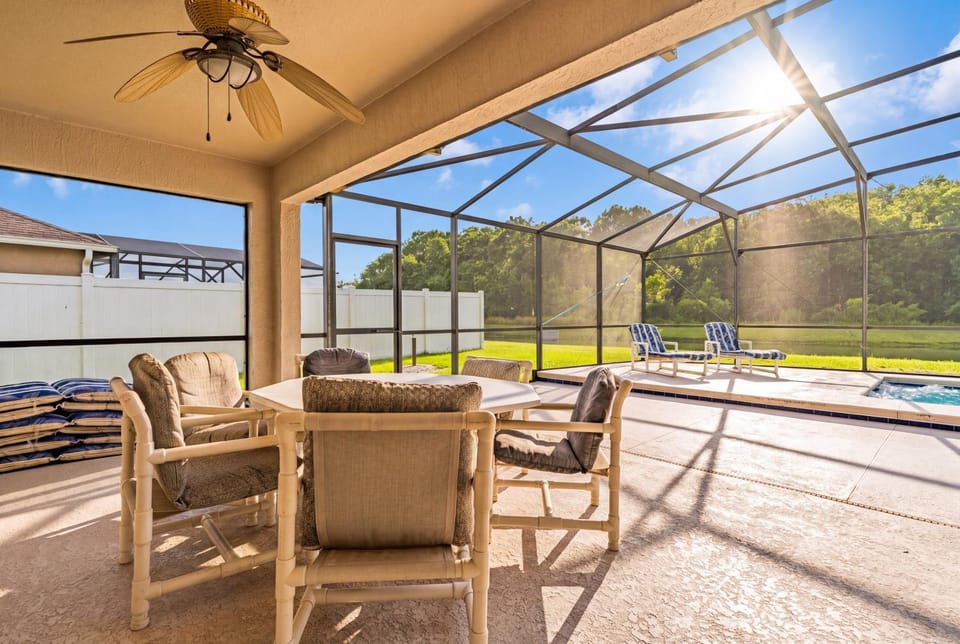 Patio, Dining area