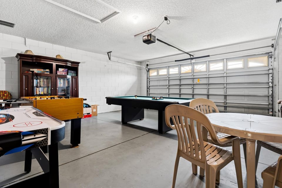 Billiard, Game Room