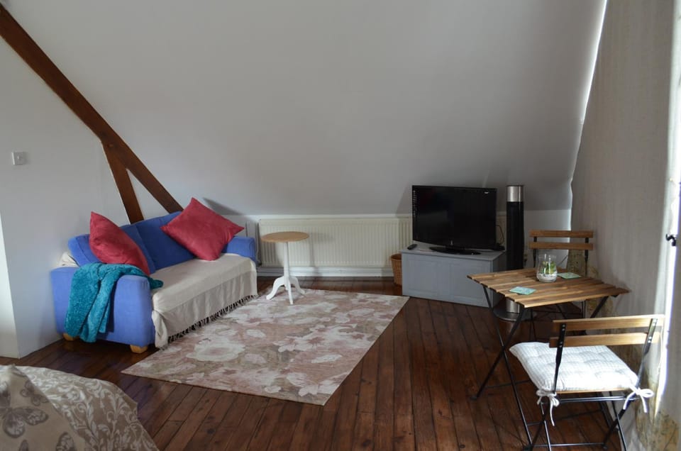 TV and multimedia, Photo of the whole room, Seating area, Evening entertainment, Bedroom