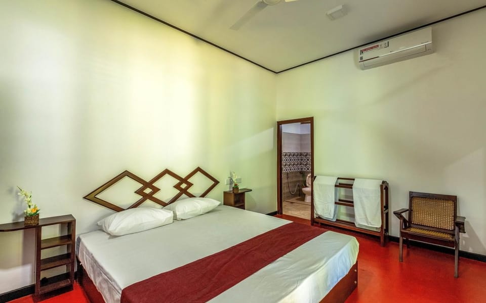 Photo of the whole room, Bedroom, air conditioner