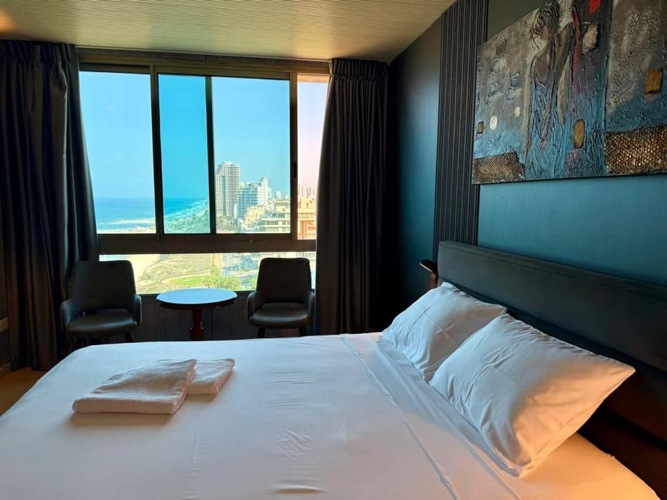 Bed, Photo of the whole room, Sea view