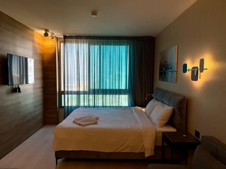 Photo of the whole room, Bedroom, towels