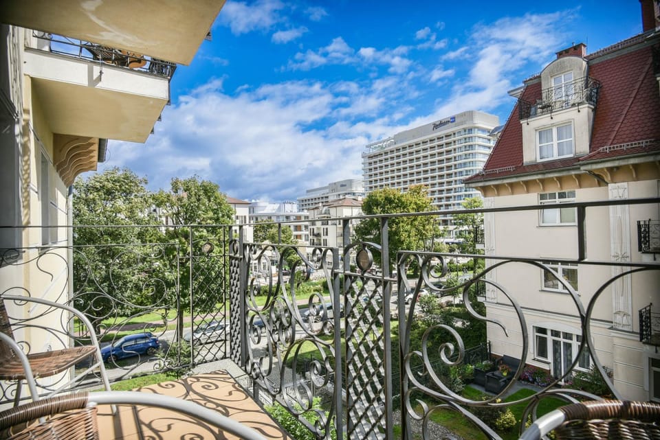 Property building, Day, Neighbourhood, View (from property/room), Balcony/Terrace, City view, Street view