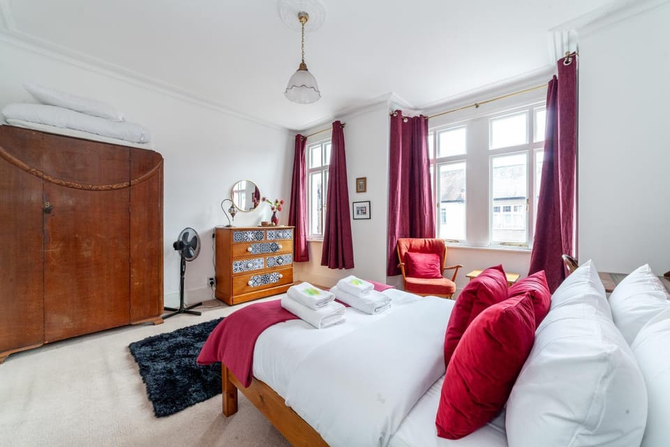 Bedroom, towels, wardrobe
