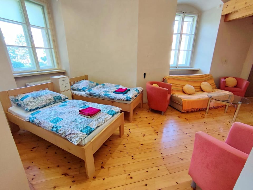 Bed, Seating area, Bedroom