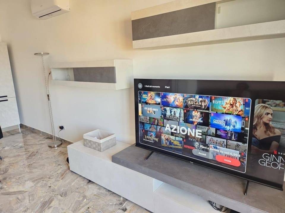 Communal lounge/ TV room, TV and multimedia, Evening entertainment