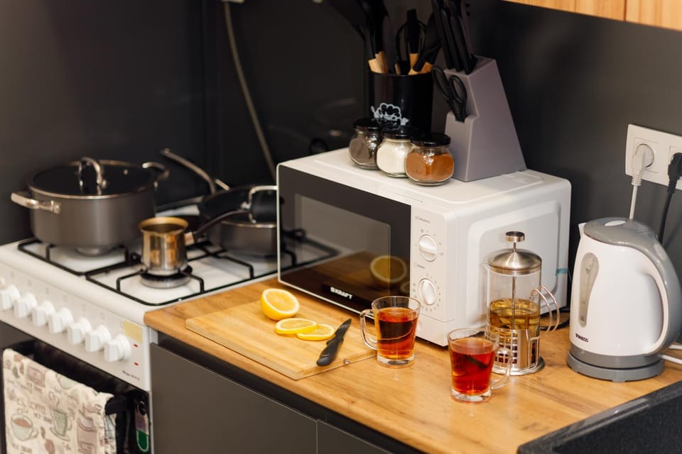 Coffee/tea facilities, Kitchen or kitchenette, Food and drinks, stove
