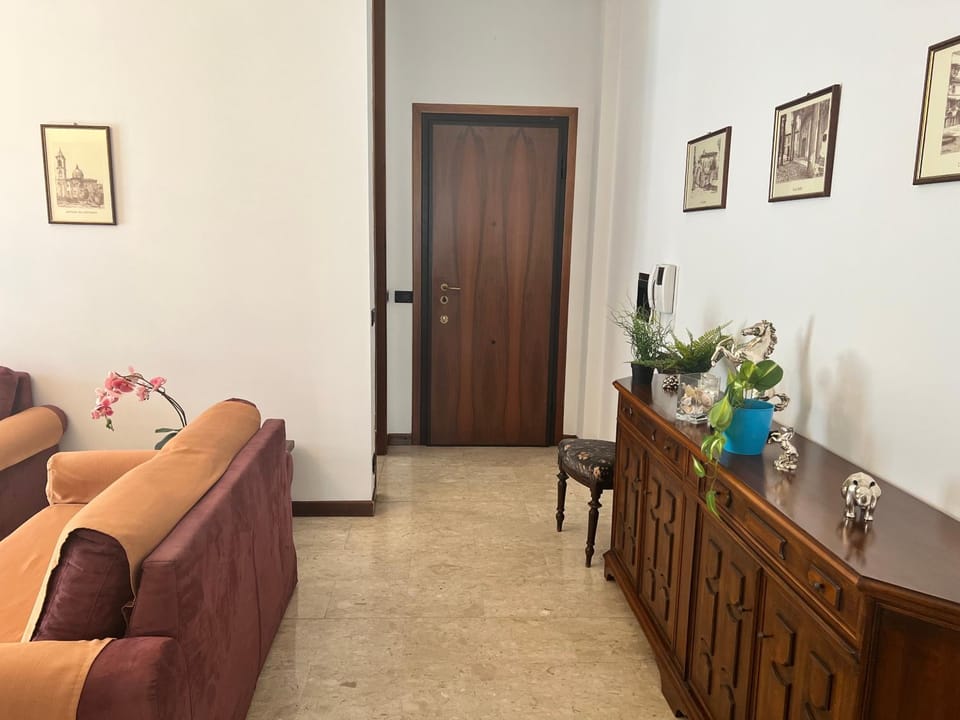 Facade/entrance, Living room, Seating area, hair dresser