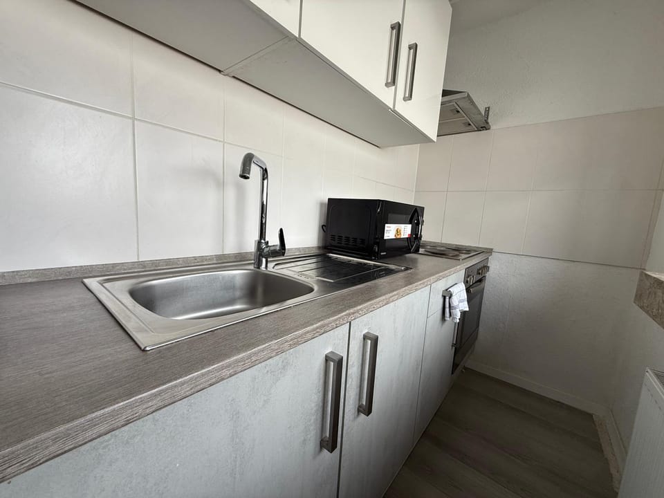Schöne 2 Zimmer Appartment mit Bad und Küche Self- Check-in Apartment in Mönchengladbach