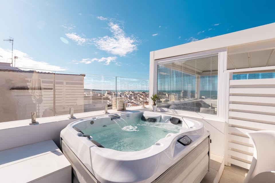 Natural landscape, Balcony/Terrace, City view, Pool view, Sea view, Swimming pool