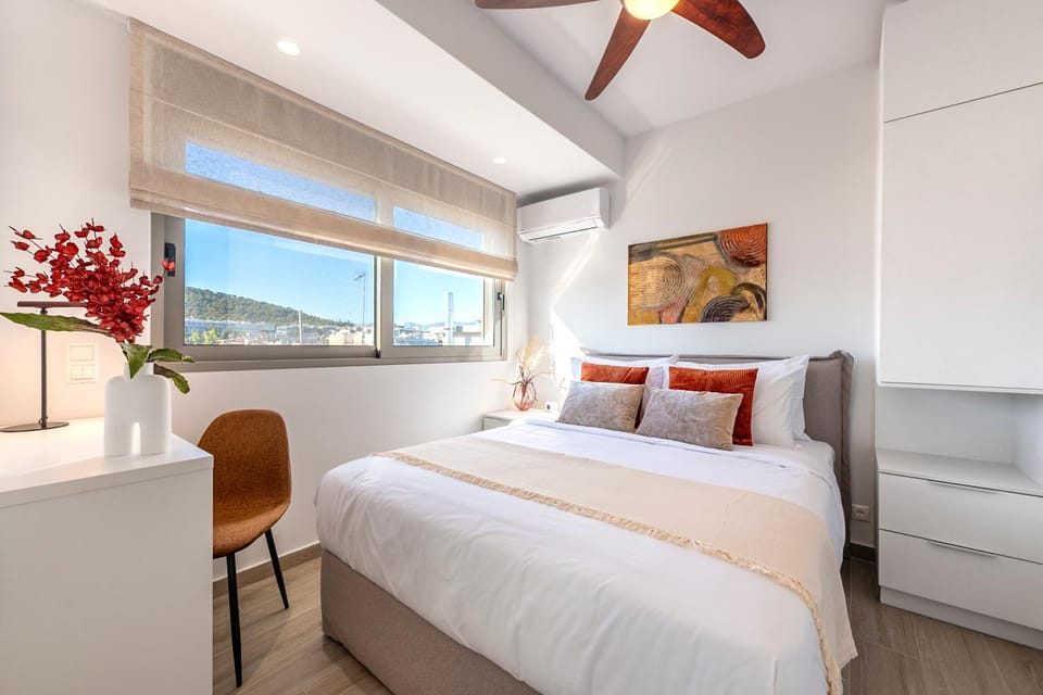 Bed, Photo of the whole room, Bedroom, fireplace