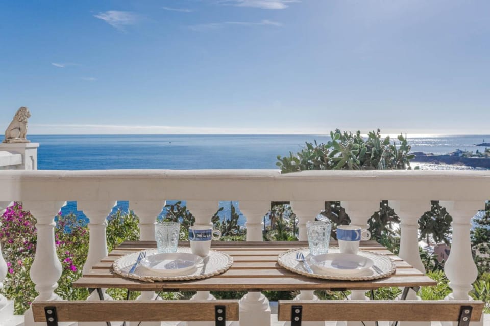 Patio, View (from property/room), Balcony/Terrace, Dining area, Sea view