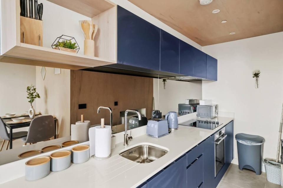 Skygardens - Dazzling Boutique - Roof Garden Apartment in Salford