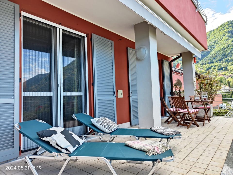 Balcony/Terrace, sunbed