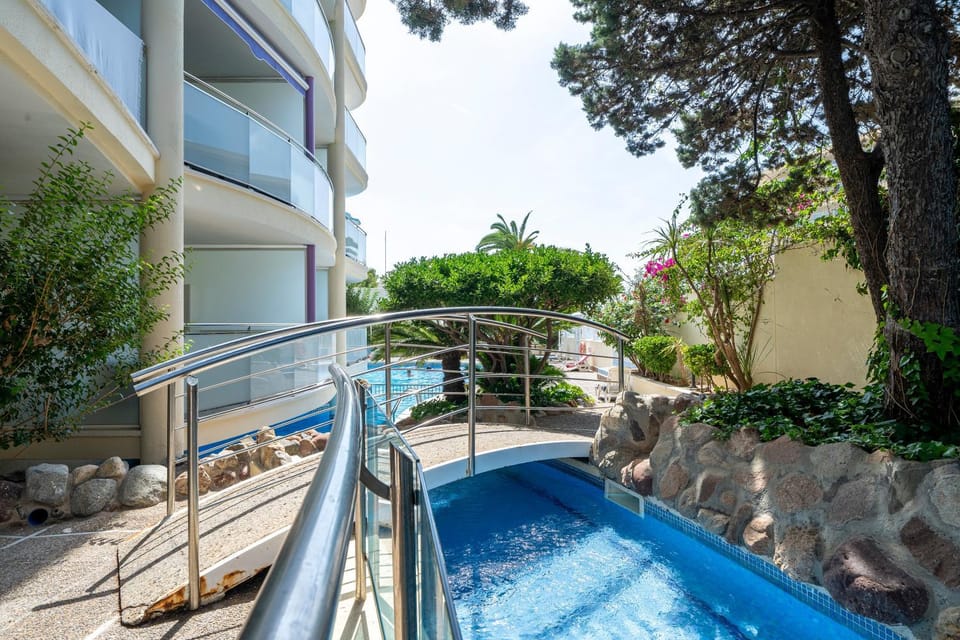 Property building, Swimming pool