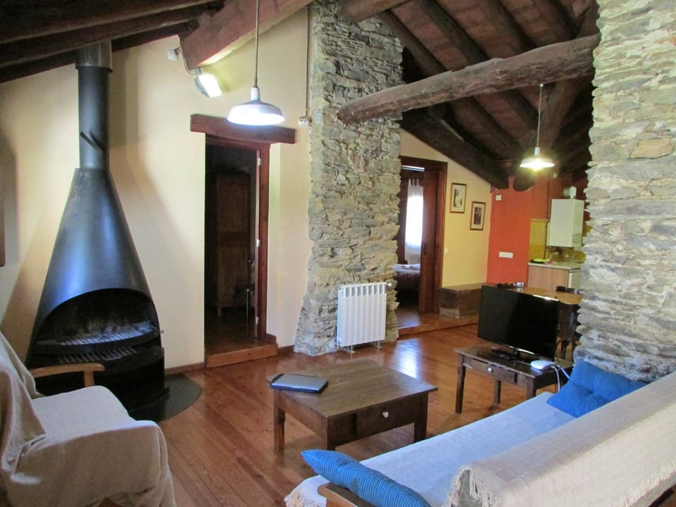 Can Bonada Bed and Breakfast in Ripollès