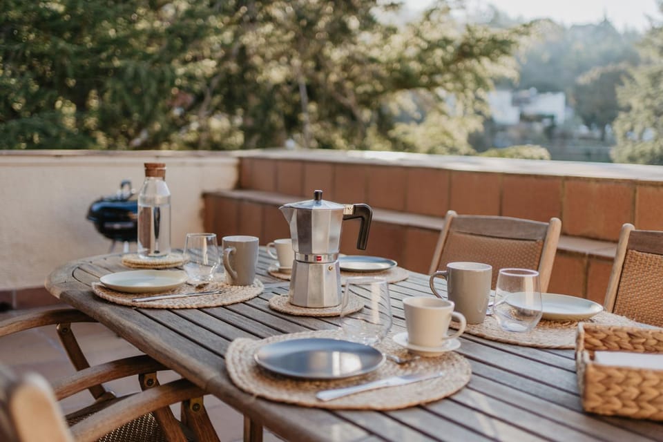 BBQ facilities, Balcony/Terrace, Decorative detail, Mountain view, Breakfast, Time of day