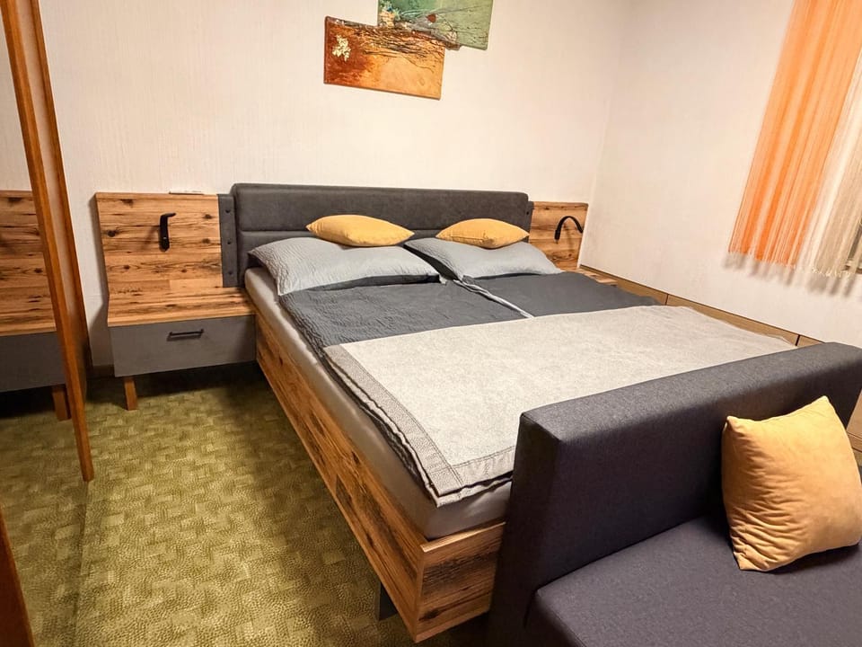 Bed, Photo of the whole room, Bedroom