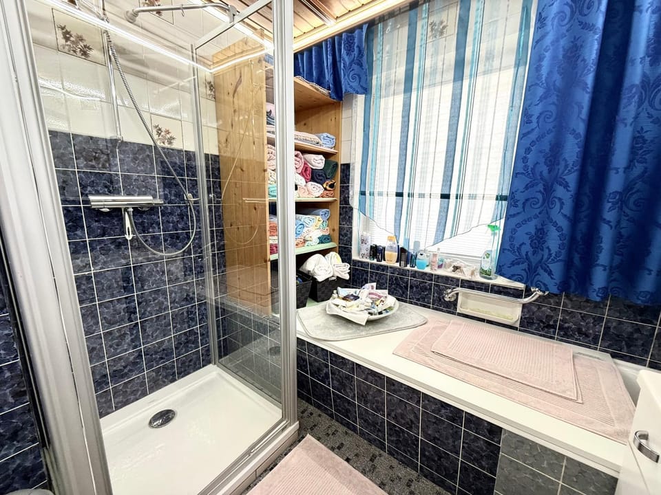 Shower, Bathroom, towels