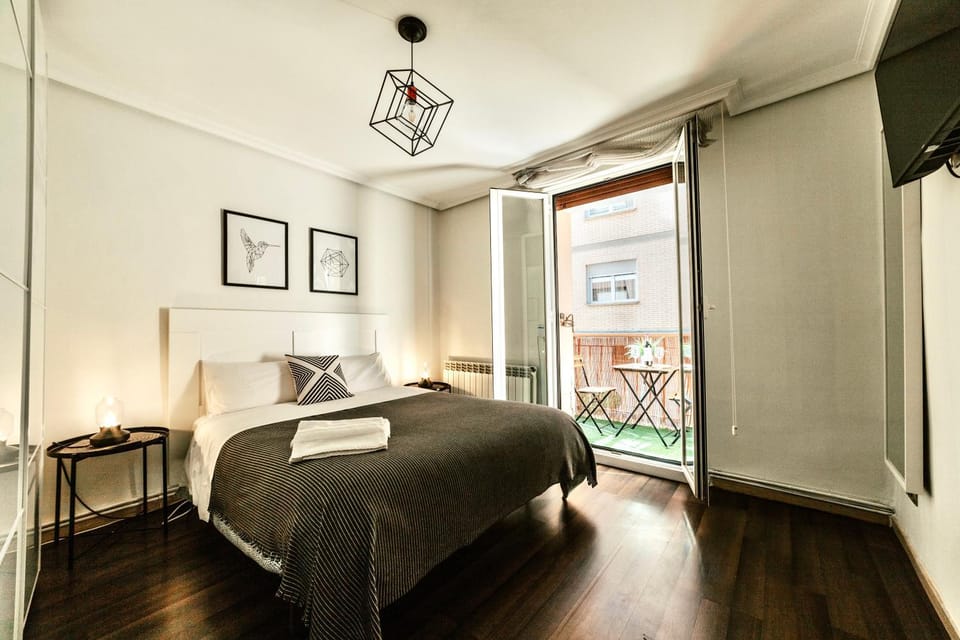 Bed, Photo of the whole room, Bedroom
