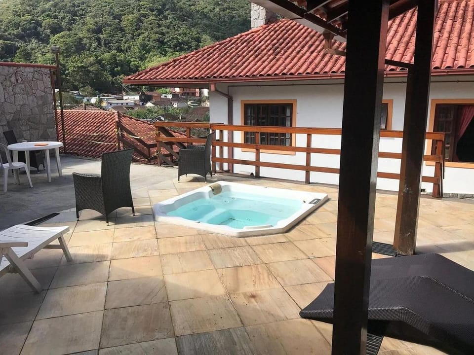 Hot Tub, Swimming pool