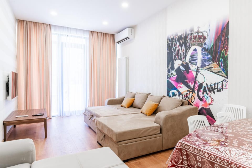 TV and multimedia, Living room, Seating area, air conditioner