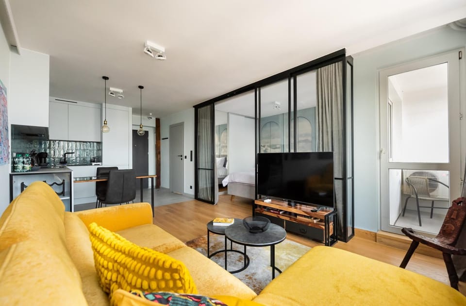 Communal lounge/ TV room, TV and multimedia, Kitchen or kitchenette, Living room, Seating area, Dining area, Evening entertainment