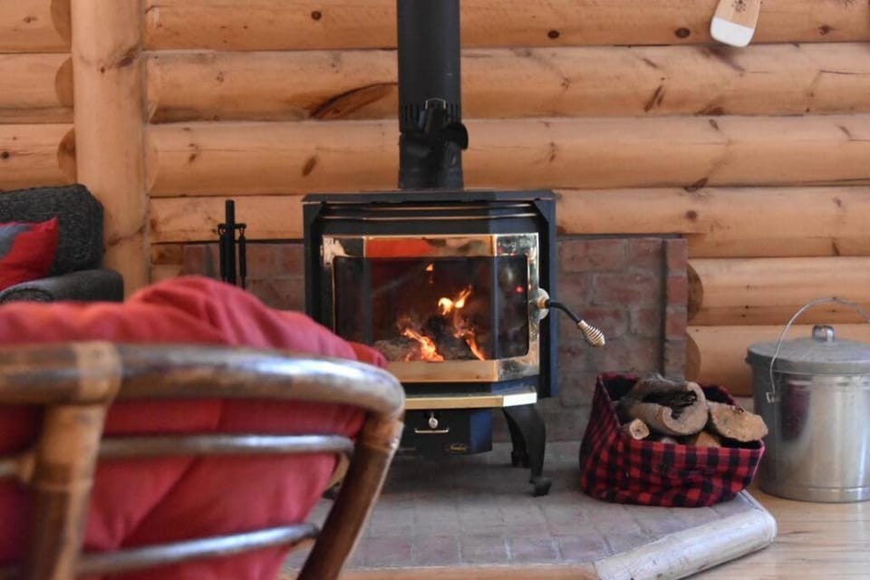Chalet du lac avec SPA privé, wifi, BBQ et SUP House in Ontario