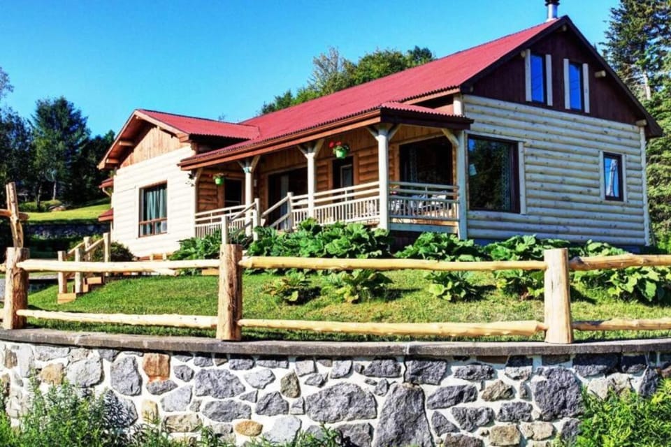 Chalet du lac avec SPA privé, wifi, BBQ et SUP House in Ontario