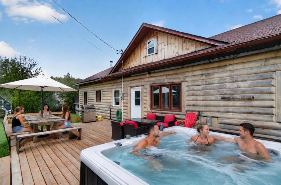 Chalet du lac avec SPA privé, wifi, BBQ et SUP House in Quebec
