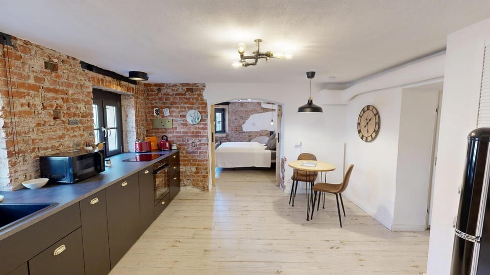 Bed, Kitchen or kitchenette, Photo of the whole room, Seating area, Dining area, Bedroom