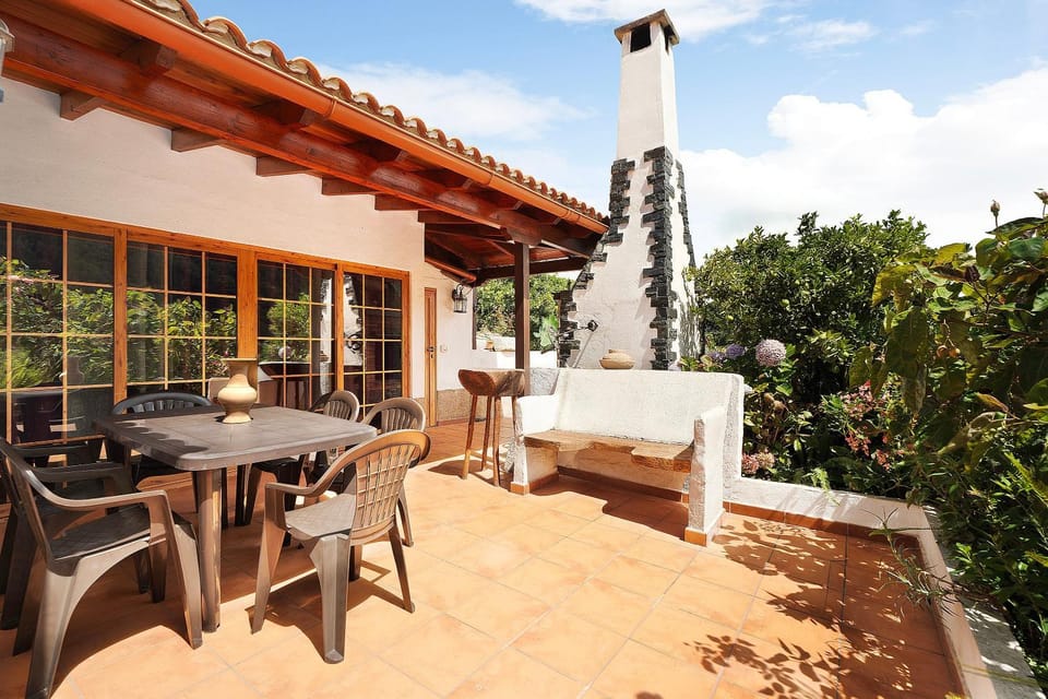 Property building, Balcony/Terrace, Living room