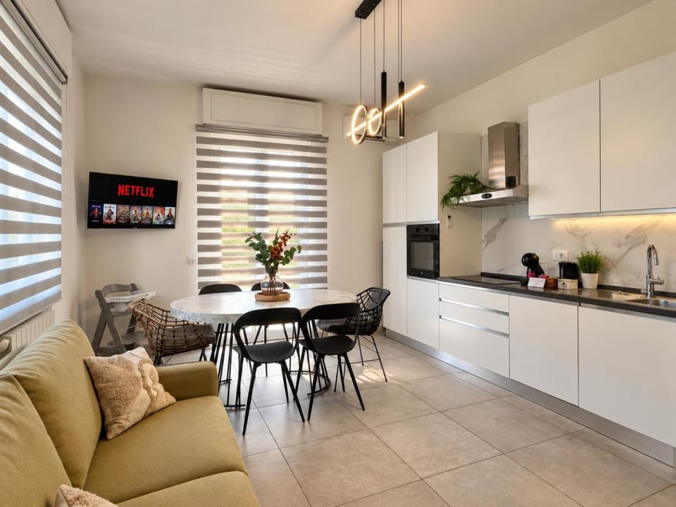 Kitchen or kitchenette, Living room, Dining area