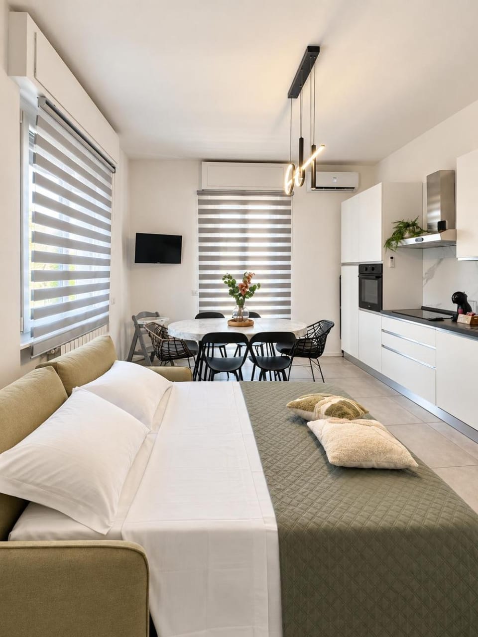 Bed, Kitchen or kitchenette, Living room, Dining area, air conditioner